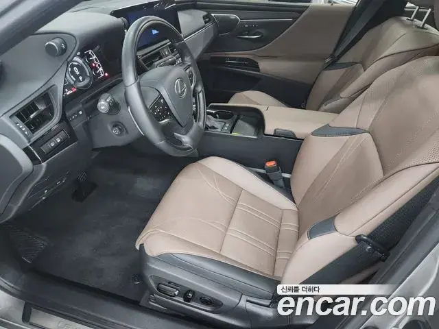 Lexus ES300h 2025 — Photo 10/19