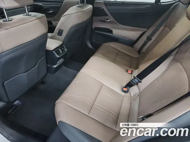 Lexus ES300h 2025 — Photo 11/19
