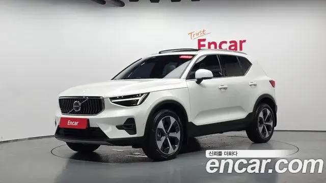 Volvo XC40 2024 — Photo 7/31