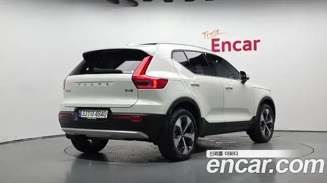 Volvo XC40 2024 — Photo 28/31