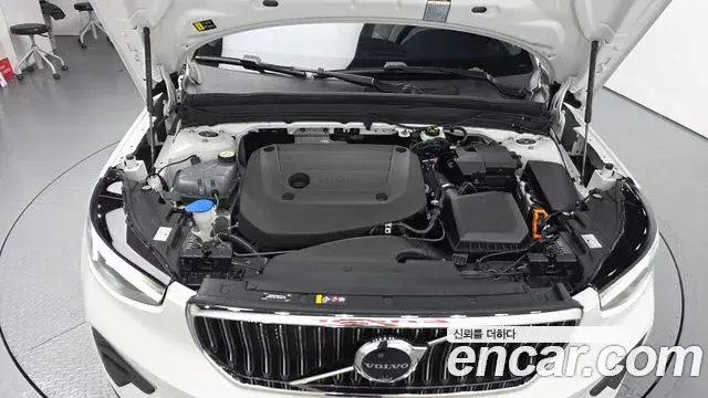 Volvo XC40 2024 — Photo 26/31