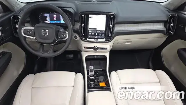 Volvo XC40 2024 — Photo 5/31