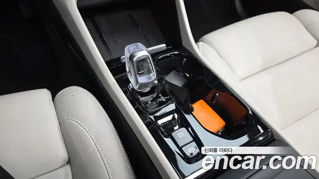 Volvo XC40 2024 — Photo 13/31
