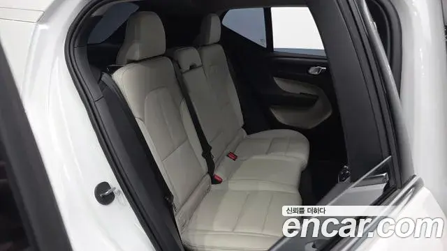 Volvo XC40 2024 — Photo 3/31