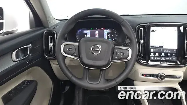 Volvo XC40 2024 — Photo 4/31