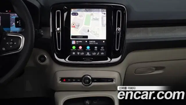Volvo XC40 2024 — Photo 1/31