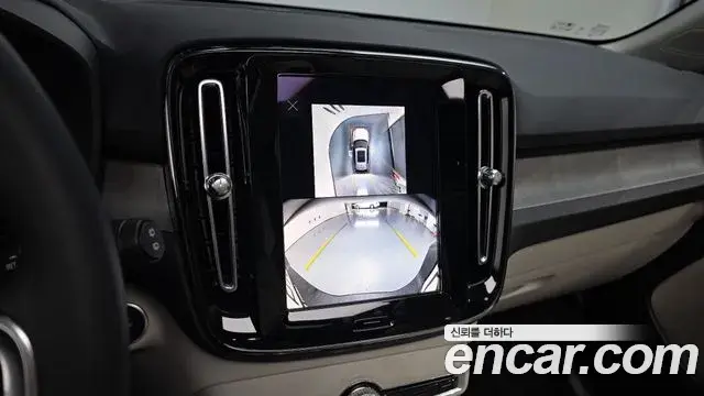 Volvo XC40 2024 — Photo 18/31