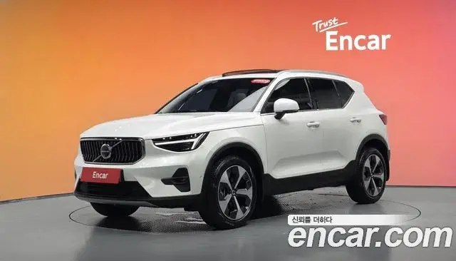 Volvo XC40 2024 — Photo 16/31