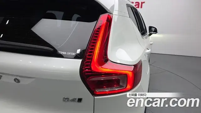 Volvo XC40 2024 — Photo 24/31