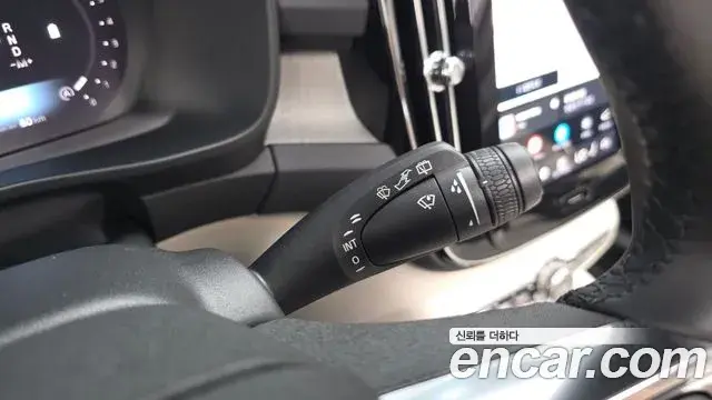 Volvo XC40 2024 — Photo 22/31