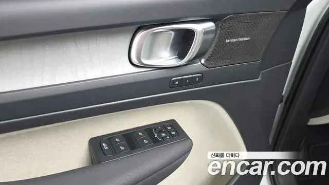 Volvo XC40 2024 — Photo 21/31