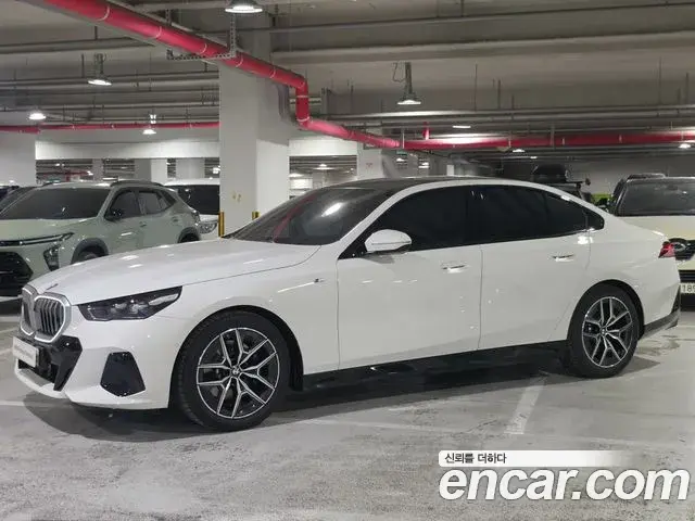BMW 5 Series 2023 — ფოტო 9/20