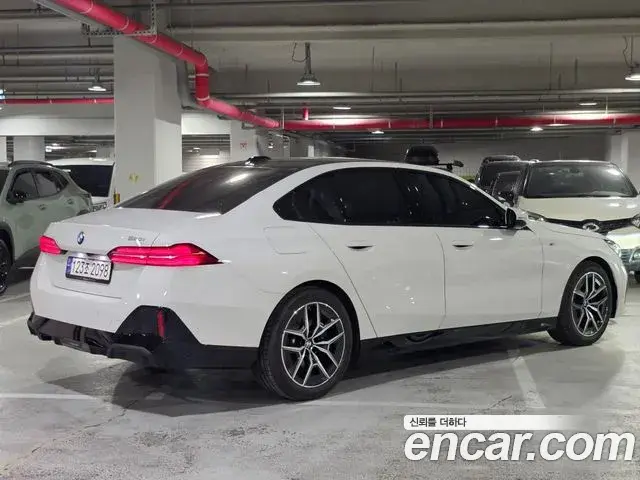 BMW 5 Series 2023 — ფოტო 1/20