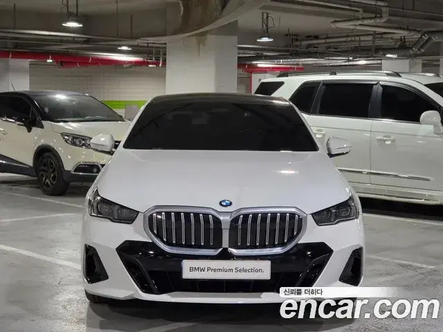 BMW 5 Series 2023 — ფოტო 16/20