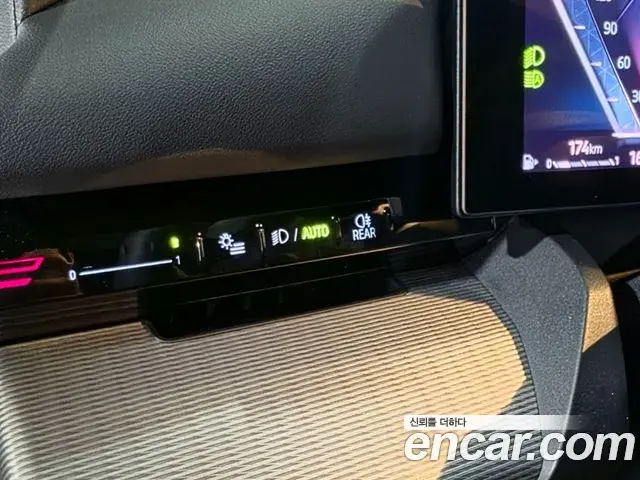 BMW 5 Series 2023 — ფოტო 13/20