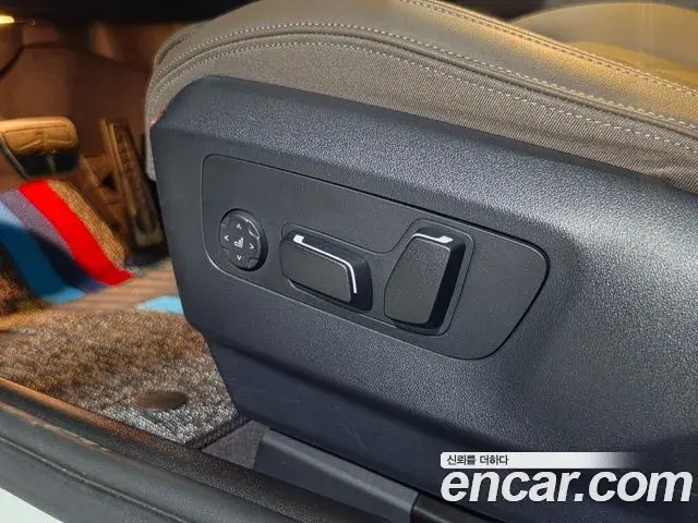BMW 5 Series 2023 — ფოტო 8/20