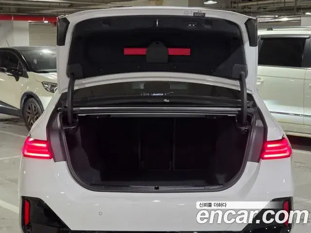 BMW 5 Series 2023 — ფოტო 14/20