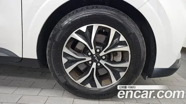 Kia Carnival 2022 — ფოტო 14/34