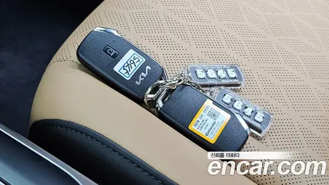 Kia Carnival 2022 — ფოტო 11/34