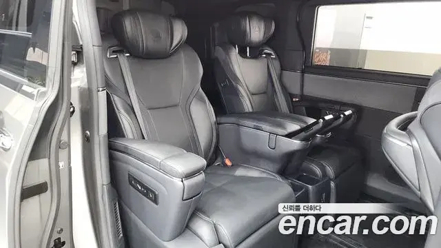 Lexus LM 2025 — Photo 20/35