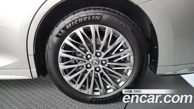 Lexus LM 2025 — Photo 11/35