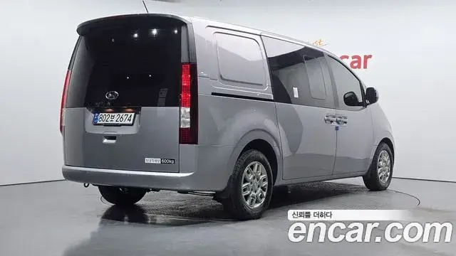 Hyundai Staria 2023 — Фото 2/20