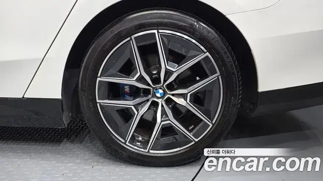 BMW 5 Series 2024 — ფოტო 27/32