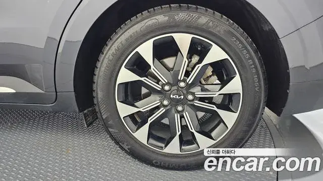Kia Carnival 2022 — Şəkil 34/37