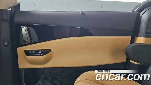 Kia Carnival 2022 — Şəkil 28/37