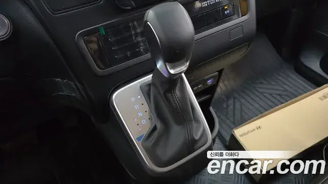 Hyundai Staria 2025 — ფოტო 19/20
