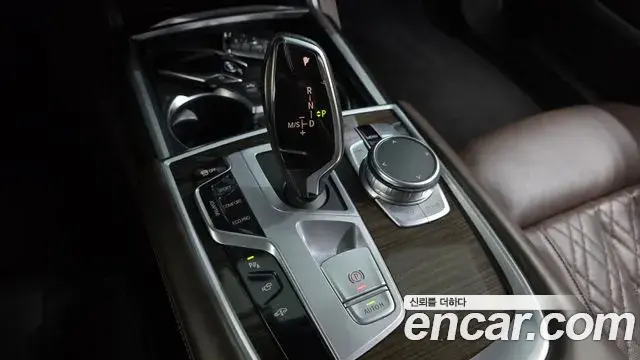BMW 7 Series 2020 — Фото 9/20