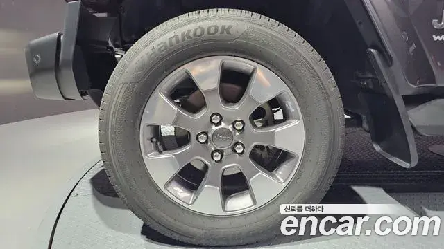 Jeep Wrangler 2020 — Photo 7/20