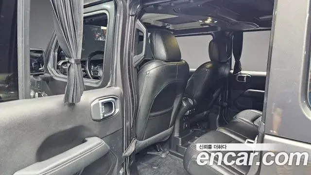 Jeep Wrangler 2020 — Photo 19/20