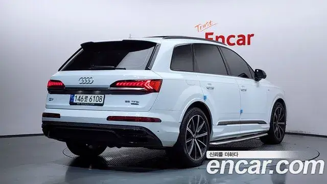 Audi Q7 2021 — Photo 5/35