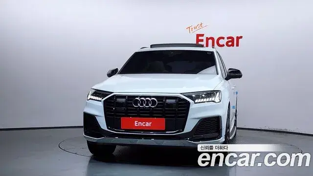 Audi Q7 2021 — Photo 11/35