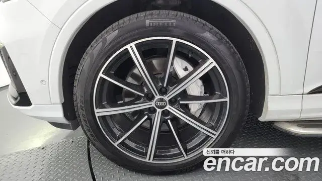 Audi Q7 2021 — Photo 6/35