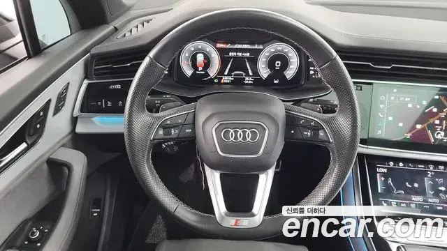 Audi Q7 2021 — Photo 19/35