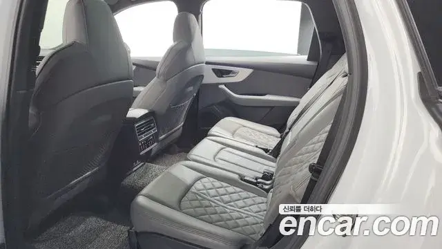 Audi Q7 2021 — Photo 34/35