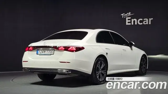 Mercedes-Benz E-Class 2025 — ფოტო 11/35