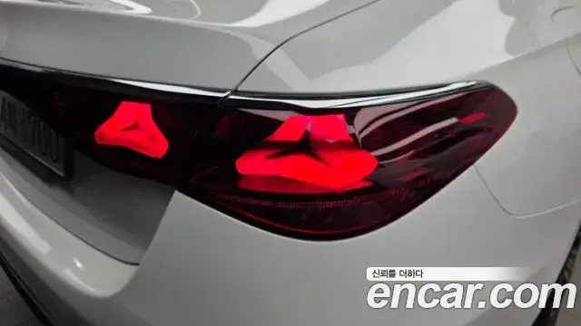 Mercedes-Benz E-Class 2025 — ფოტო 34/35