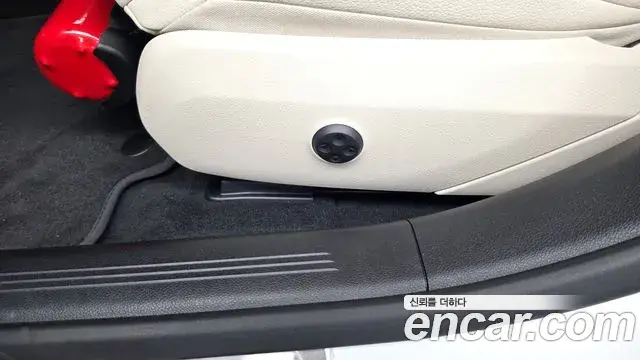 Mercedes-Benz E-Class 2025 — ფოტო 28/35