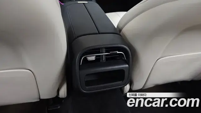 Mercedes-Benz E-Class 2025 — ფოტო 23/35