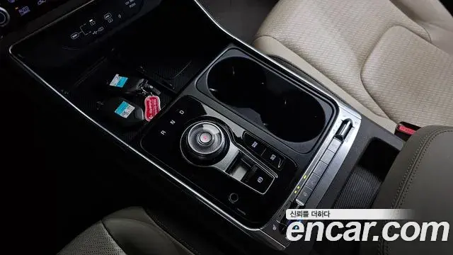 Kia Carnival 2023 — Şəkil 17/38