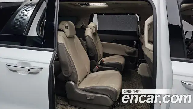 Kia Carnival 2023 — Şəkil 14/38