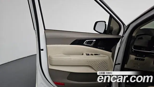 Kia Carnival 2023 — Şəkil 28/38