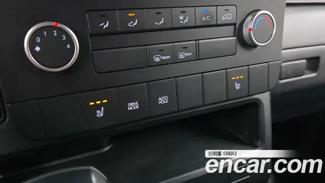 Hyundai Staria 2021 — ფოტო 9/30