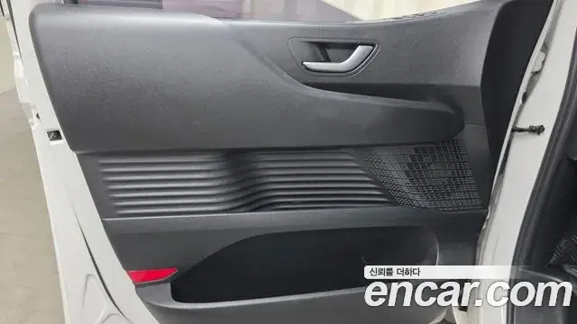 Hyundai Staria 2021 — ფოტო 23/30