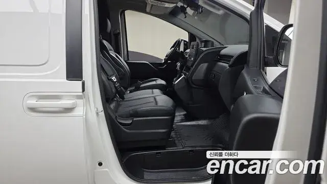 Hyundai Staria 2021 — ფოტო 14/30