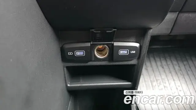Hyundai Staria 2021 — ფოტო 6/30
