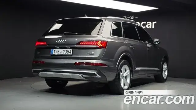 Audi Q7 2020 — Фото 2/20